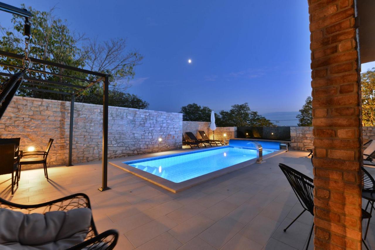 Lisane Ostrovicke Stone Villa Didovi Snovi With Heated Pool מראה חיצוני תמונה