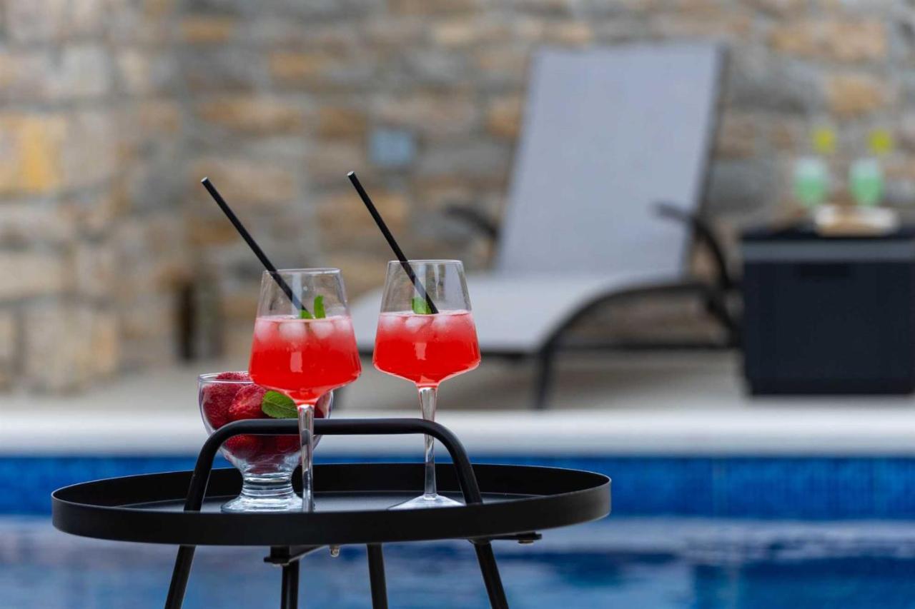 Lisane Ostrovicke Stone Villa Didovi Snovi With Heated Pool מראה חיצוני תמונה