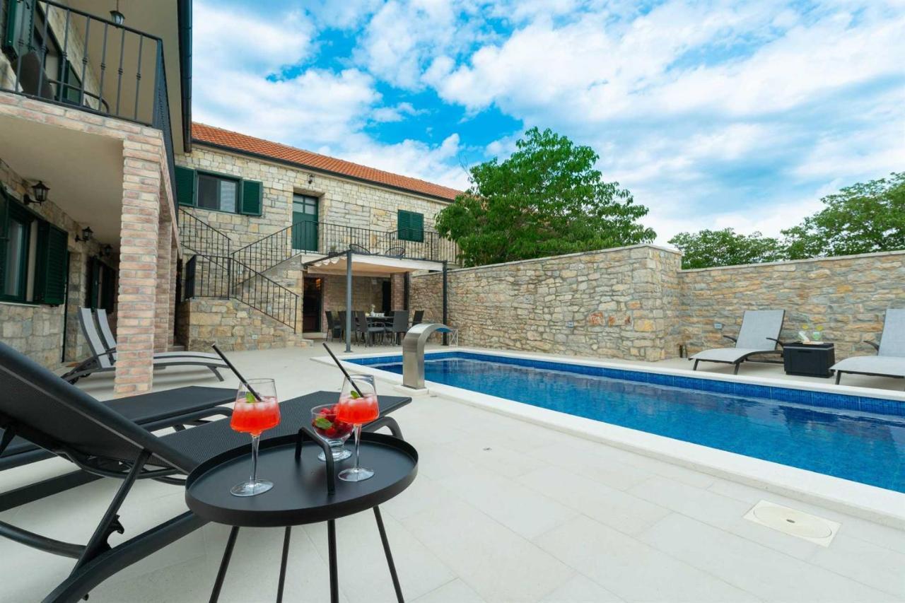 Lisane Ostrovicke Stone Villa Didovi Snovi With Heated Pool מראה חיצוני תמונה