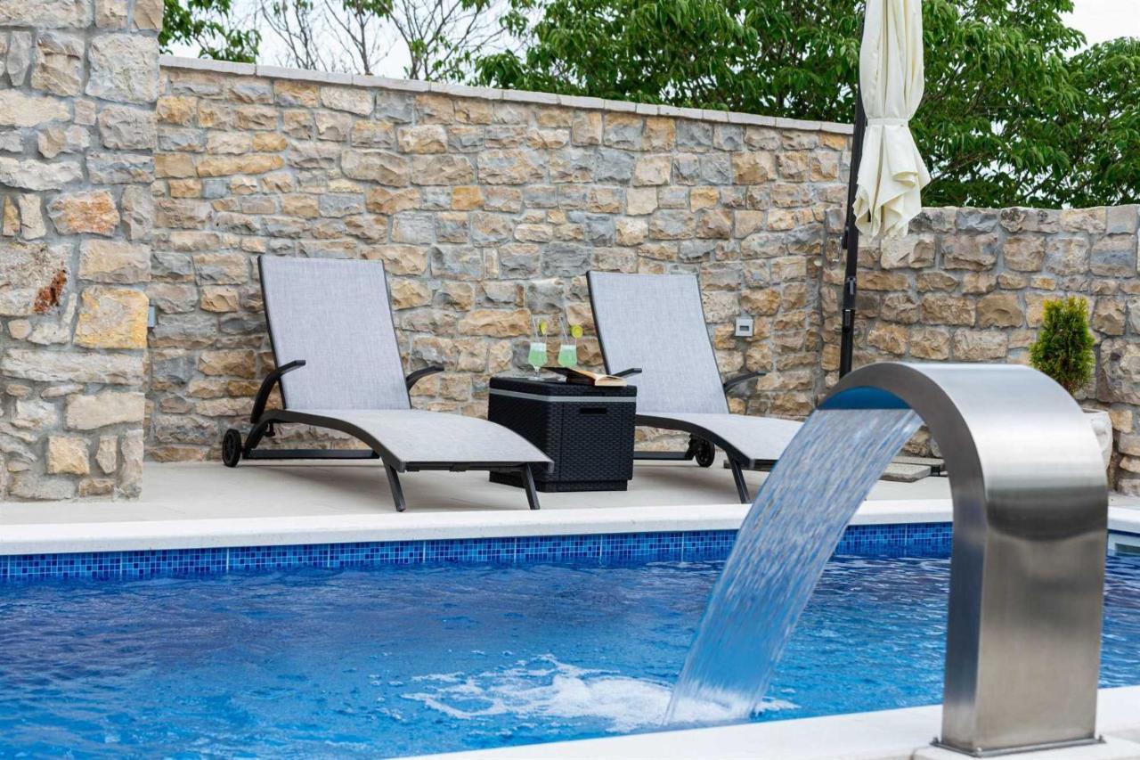 Lisane Ostrovicke Stone Villa Didovi Snovi With Heated Pool מראה חיצוני תמונה